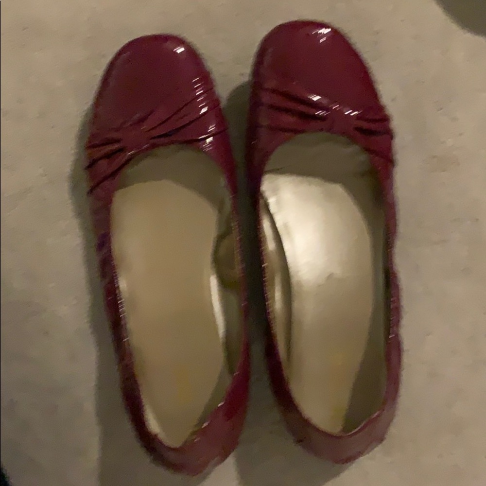 Ladies size 14m me too cranberry shoes